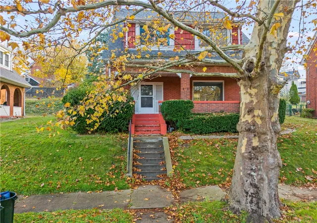 Photo 3 of Single family home for sale at 433 Green St, Homestead, PA 15120 | MLS# 1729917 | Listing updated on 2026-08-17