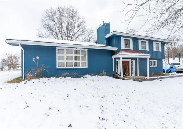 Photo 4 of Sale Pending at 722 Connellsville Ave, Connellsville, PA 15425 | MLS# 1732936 | Listing updated on 2026-08-28