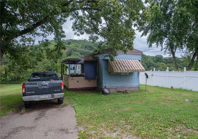 Photo 4 of House for sale at 221-227 Spring St, Springdale Twp, PA 15049 | MLS# 1737173 | Listing updated on 2026-10-06