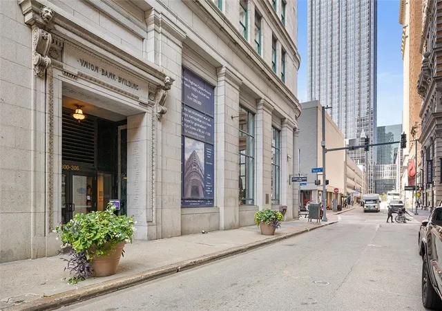 Photo 2 of Condo for sale at 306 4th Avenue #401, Pittsburgh, PA 15222 | MLS# 1738596 | Listing updated on 2026-08-25