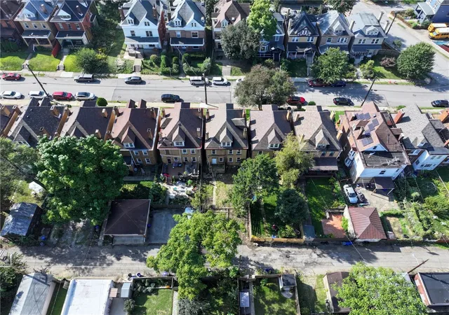 Photo 4 of Sale Pending at 5517 Jackson St, Pittsburgh, PA 15206 | MLS# 1739810 | Listing updated on 2026-08-26