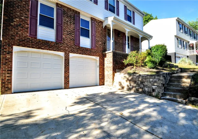Photo 4 of Single family home for sale at 603 Meade Dr, Coraopolis, PA 15108 | MLS# 1740782 | Listing updated on 2026-08-18