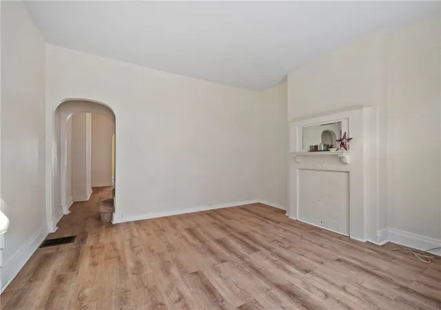 Photo 3 of Single family home for sale at 8 Edith Pl, Pittsburgh, PA 15213 | MLS# 1740655 | Listing updated on 2026-08-26