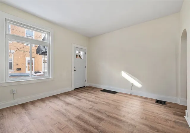 Photo 4 of Single family home for sale at 8 Edith Pl, Pittsburgh, PA 15213 | MLS# 1740655 | Listing updated on 2026-08-26