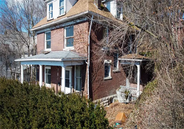 Photo 2 of Single family home for sale at 248 E Fulton St, Butler, PA 16001 | MLS# 1740959 | Listing updated on 2026-08-20