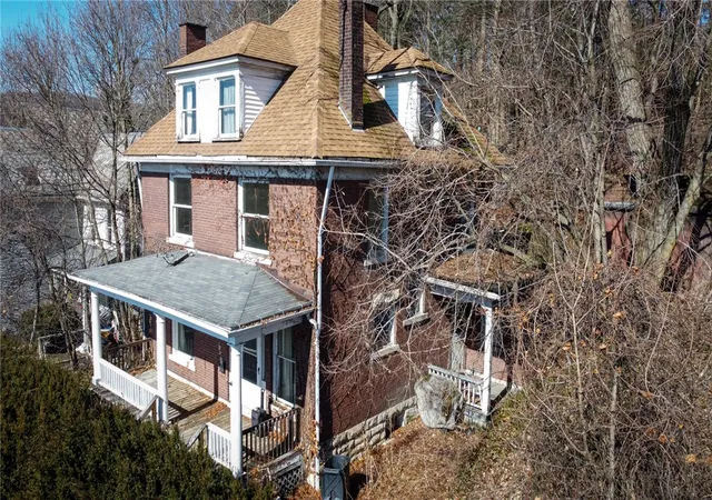 Photo 3 of Single family home for sale at 248 E Fulton St, Butler, PA 16001 | MLS# 1740959 | Listing updated on 2026-08-20