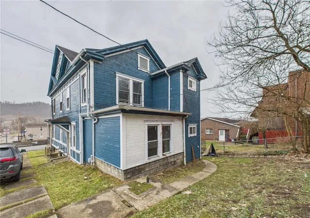 Photo 3 of Single family home for sale at 502 W Liberty Ave, Charleroi, PA 15022 | MLS# 1742323 | Listing updated on 2026-08-26