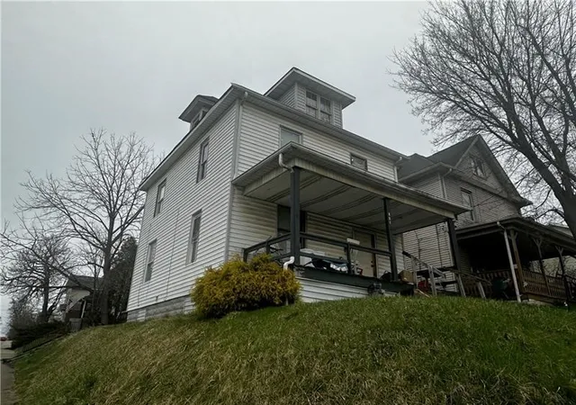 Photo 2 of Single family home for sale at 801 Butler Ave, New Castle, PA 16101 | MLS# 1742690 | Listing updated on 2026-08-12