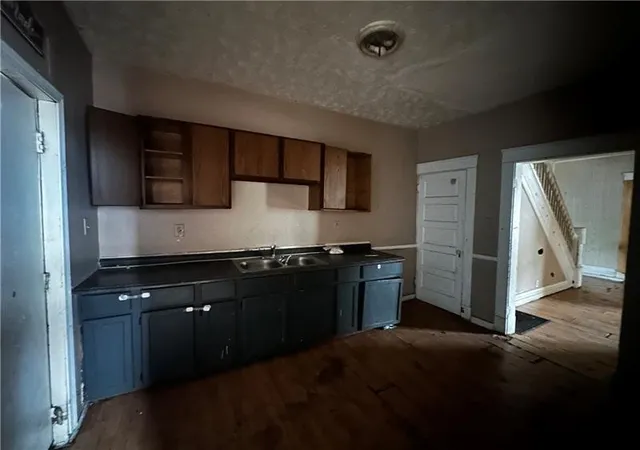 Photo 4 of Single family home for sale at 801 Butler Ave, New Castle, PA 16101 | MLS# 1742690 | Listing updated on 2026-08-12