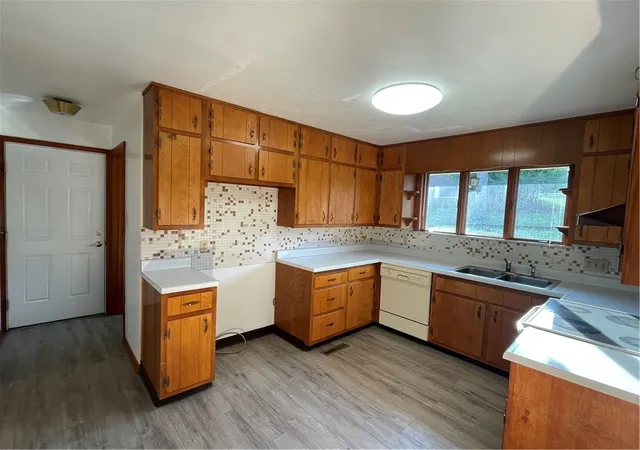 Photo 3 of Single family home for sale at 113 Westview Dr, Ligonier Twp, PA 15658 | MLS# 1742805 | Listing updated on 2026-08-29