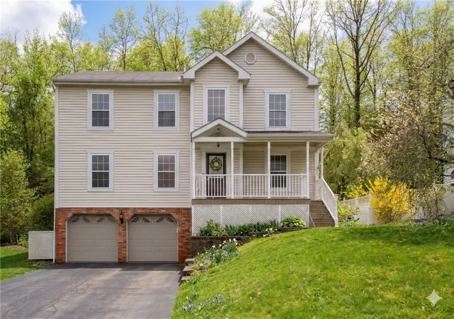 Photo 3 of Single family home for sale at 125 Shelbourne Dr, Moon/crescent Twp, PA 15108 | MLS# 1742872 | Listing updated on 2026-09-16