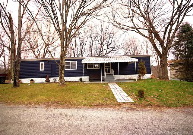Photo 1 of Manufactured home for sale at 122 Woodland Dr, Tarentum, PA 15084 | MLS# 1743144 | Listing updated on 2026-08-17