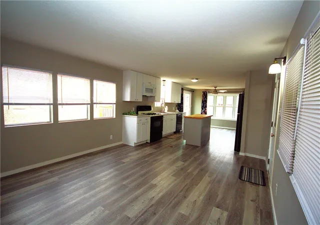 Photo 3 of Manufactured home for sale at 122 Woodland Dr, Tarentum, PA 15084 | MLS# 1743144 | Listing updated on 2026-08-17