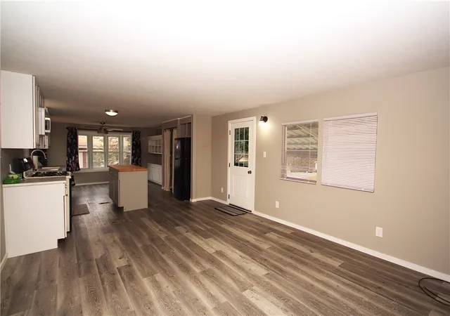 Photo 3 of Manufactured home for sale at 122 Woodland Dr, Tarentum, PA 15084 | MLS# 1743144 | Listing updated on 2026-08-17