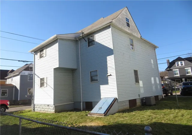 Photo 3 of House for sale at 333 W Brady St, City Of But Nw, PA 16001 | MLS# 1743399 | Listing updated on 2026-08-18
