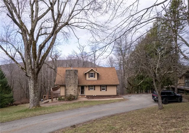 Photo 3 of Single family home for sale at 266 Alpine Hts Rd, Saltlick Twp, PA 15622 | MLS# 1743953 | Listing updated on 2026-08-29