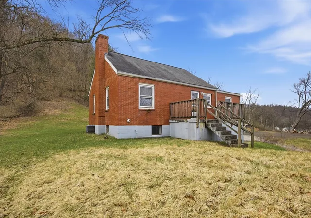 Photo 3 of Sale Pending at 105 Pine St, Trafford, PA 15085 | MLS# 1744920 | Listing updated on 2026-08-18