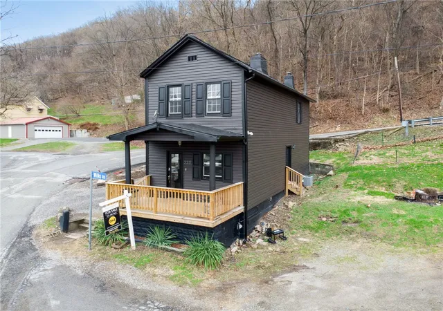 Photo 2 of Single family home for sale at 330 Braeburn Rd, Lower Burrell, PA 15068 | MLS# 1744801 | Listing updated on 2026-08-17