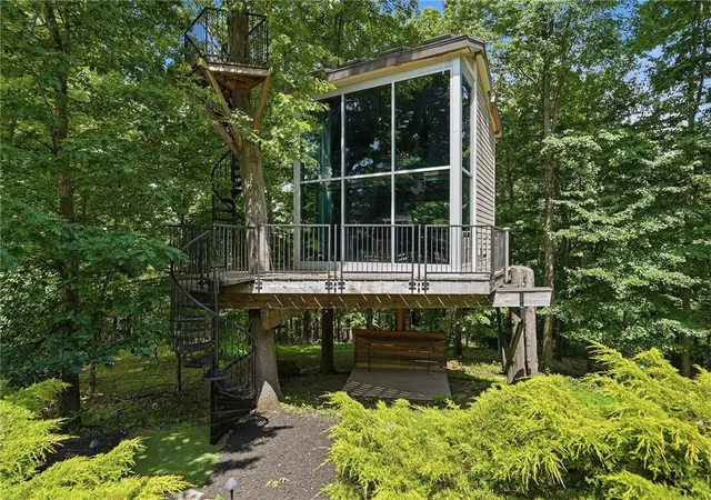 Photo 5 of Single family home for sale at 103 Silver Pines Dr, Pine Twp, PA 15044 | MLS# 1745415 | Listing updated on 2026-08-17