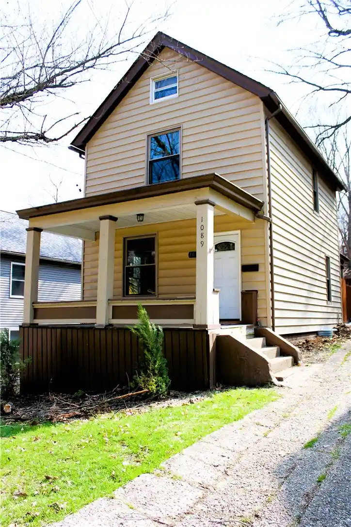 Photo 1 of Single family home for sale at 1089 Main St, Coraopolis, PA 15108 | MLS# 1745454 | Listing updated on 2026-10-28