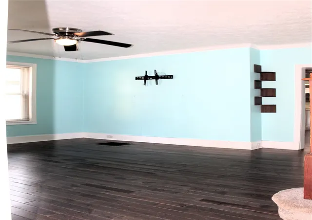 Photo 3 of Single family home for sale at 1089 Main St, Coraopolis, PA 15108 | MLS# 1745454 | Listing updated on 2026-08-30