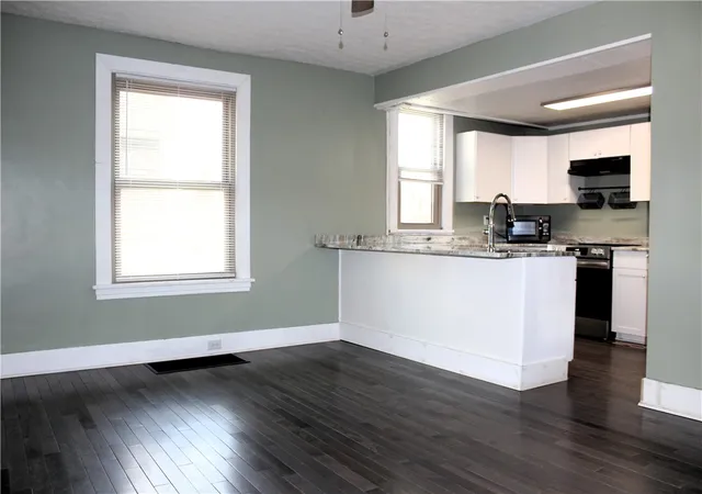 Photo 4 of Single family home for sale at 1089 Main St, Coraopolis, PA 15108 | MLS# 1745454 | Listing updated on 2026-08-30