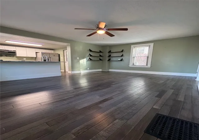 Photo 5 of Single family home for sale at 1089 Main St, Coraopolis, PA 15108 | MLS# 1745454 | Listing updated on 2026-08-30