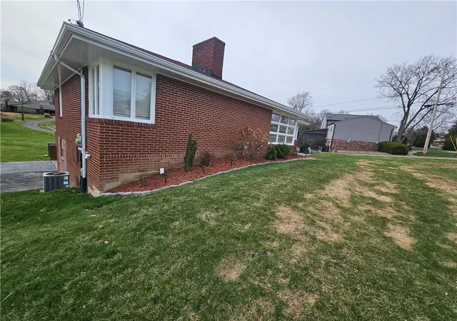 Photo 3 of Single family home for sale at 392 Ctr Grange Rd, Monaca, PA 15061 | MLS# 1745779 | Listing updated on 2026-08-21