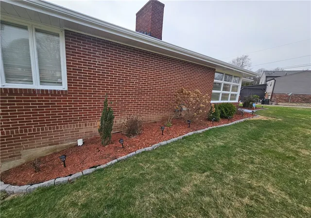 Photo 4 of Single family home for sale at 392 Ctr Grange Rd, Monaca, PA 15061 | MLS# 1745779 | Listing updated on 2026-08-21