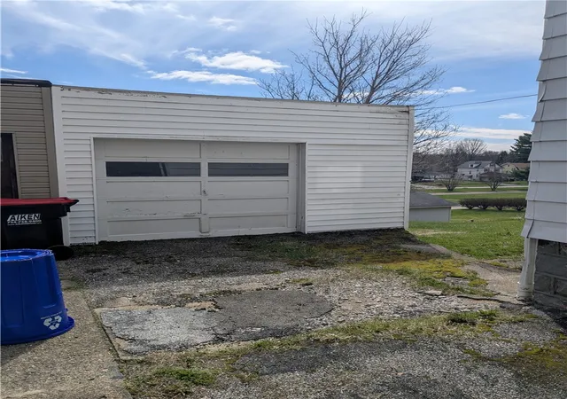 Photo 2 of Single family home for sale at 506 E Moody Ave, New Castle, PA 16105 | MLS# 1745512 | Listing updated on 2026-08-21
