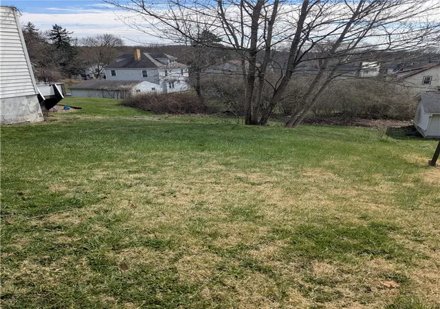 Photo 3 of Single family home for sale at 506 E Moody Ave, New Castle, PA 16105 | MLS# 1745512 | Listing updated on 2026-08-21