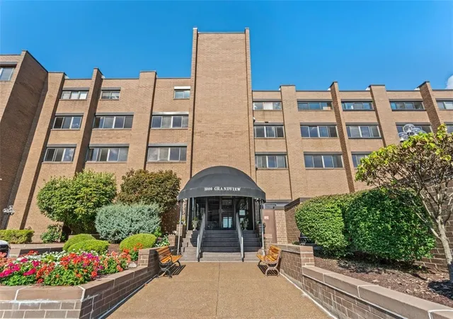 Photo 1 of Sale Pending at 1000 Grandview Ave #405, Mt Washington, PA 15211 | MLS# 1746068 | Listing updated on 2026-08-24