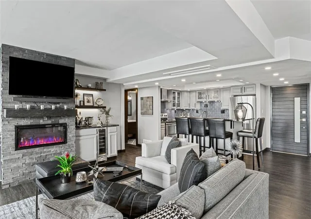 Photo 2 of Sale Pending at 1000 Grandview Ave #405, Mt Washington, PA 15211 | MLS# 1746068 | Listing updated on 2026-08-24