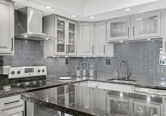 Photo 3 of Sale Pending at 1000 Grandview Ave #405, Mt Washington, PA 15211 | MLS# 1746068 | Listing updated on 2026-08-24