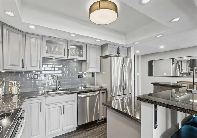 Photo 4 of Sale Pending at 1000 Grandview Ave #405, Mt Washington, PA 15211 | MLS# 1746068 | Listing updated on 2026-08-24