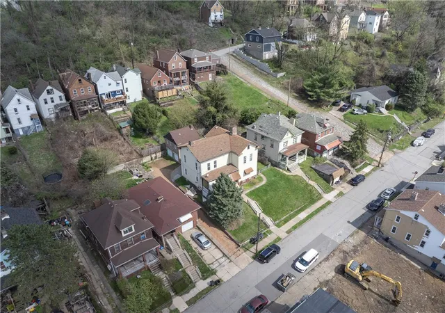 Photo 3 of House for sale at 825 North Ave, Braddock Hills, PA 15104 | MLS# 1746529 | Listing updated on 2026-08-19
