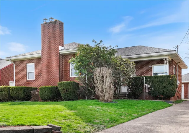 Photo 1 of Single family home for sale at 224 Eastern Dr, New Kensington, PA 15068 | MLS# 1746708 | Listing updated on 2026-08-29