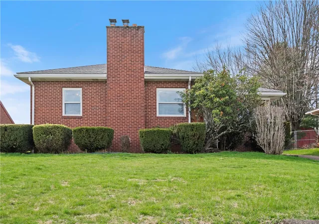 Photo 2 of Single family home for sale at 224 Eastern Dr, New Kensington, PA 15068 | MLS# 1746708 | Listing updated on 2026-08-29