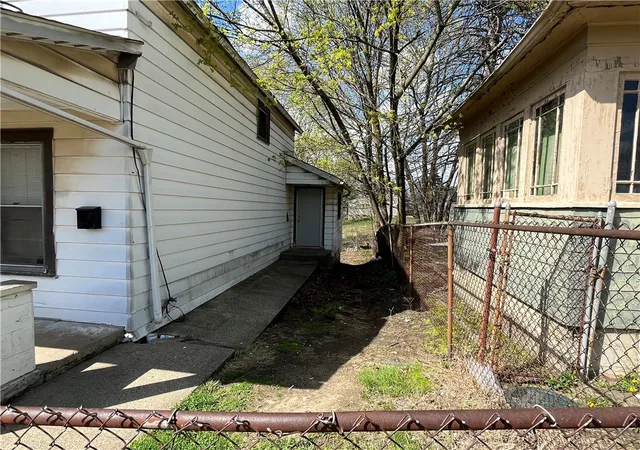 Photo 3 of Single family home for sale at 439 Malleable St, Sharon, PA 16146 | MLS# 1748201 | Listing updated on 2026-10-06