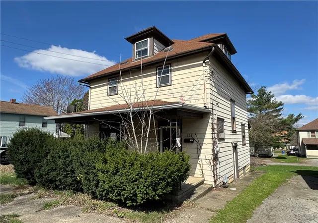 Photo 1 of Single family home for sale at 825 Morton St, New Castle, PA 16101 | MLS# 1748451 | Listing updated on 2026-08-26