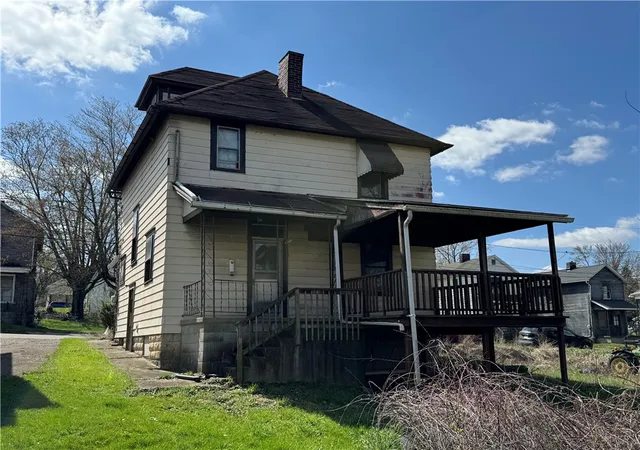 Photo 2 of Single family home for sale at 825 Morton St, New Castle, PA 16101 | MLS# 1748451 | Listing updated on 2026-08-26