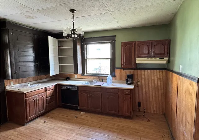 Photo 4 of Single family home for sale at 825 Morton St, New Castle, PA 16101 | MLS# 1748451 | Listing updated on 2026-08-26