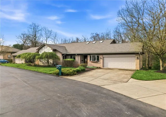 Photo 2 of Condo for sale at 180 Oakview Dr, Hermitage, PA 16148 | MLS# 1748705 | Listing updated on 2026-08-23