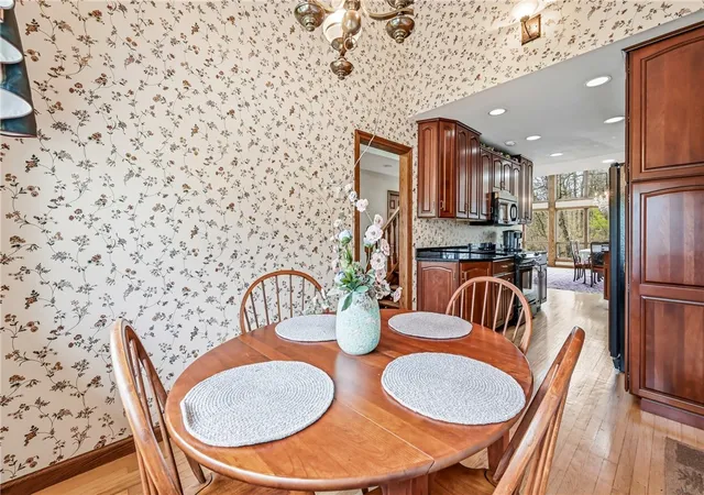 Listing Photo 5 - Condo for sale in building located at 180 Oakview Dr, Hermitage, PA 16148