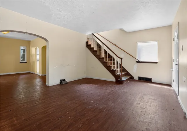 Photo 2 of Single family home for sale at 504 Stratmore St, Crafton Heights, PA 15205 | MLS# 1749041 | Listing updated on 2026-08-26