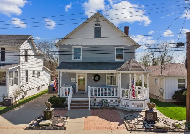 Photo 1 of Single family home for sale at 320 Walnut St, Zelienople, PA 16063 | MLS# 1748610 | Listing updated on 2026-09-28