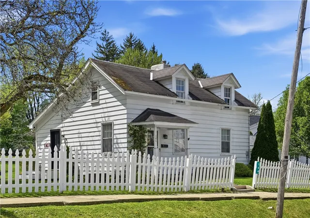 Photo 2 of Single family home for sale at 164 W Pittsburgh St, Delmont, PA 15626 | MLS# 1749109 | Listing updated on 2026-08-22