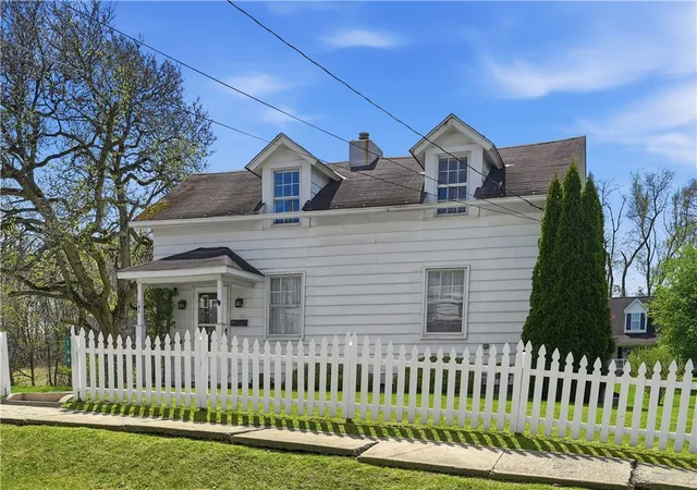 Photo 3 of Single family home for sale at 164 W Pittsburgh St, Delmont, PA 15626 | MLS# 1749109 | Listing updated on 2026-08-22