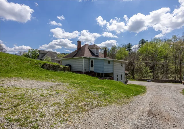 Photo 2 of Single family home for sale at 225 Lynn Rd, Brownsville, PA 15417 | MLS# 1749666 | Listing updated on 2026-08-25