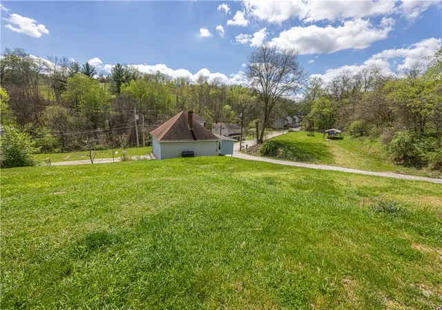 Photo 3 of Single family home for sale at 225 Lynn Rd, Brownsville, PA 15417 | MLS# 1749666 | Listing updated on 2026-08-25